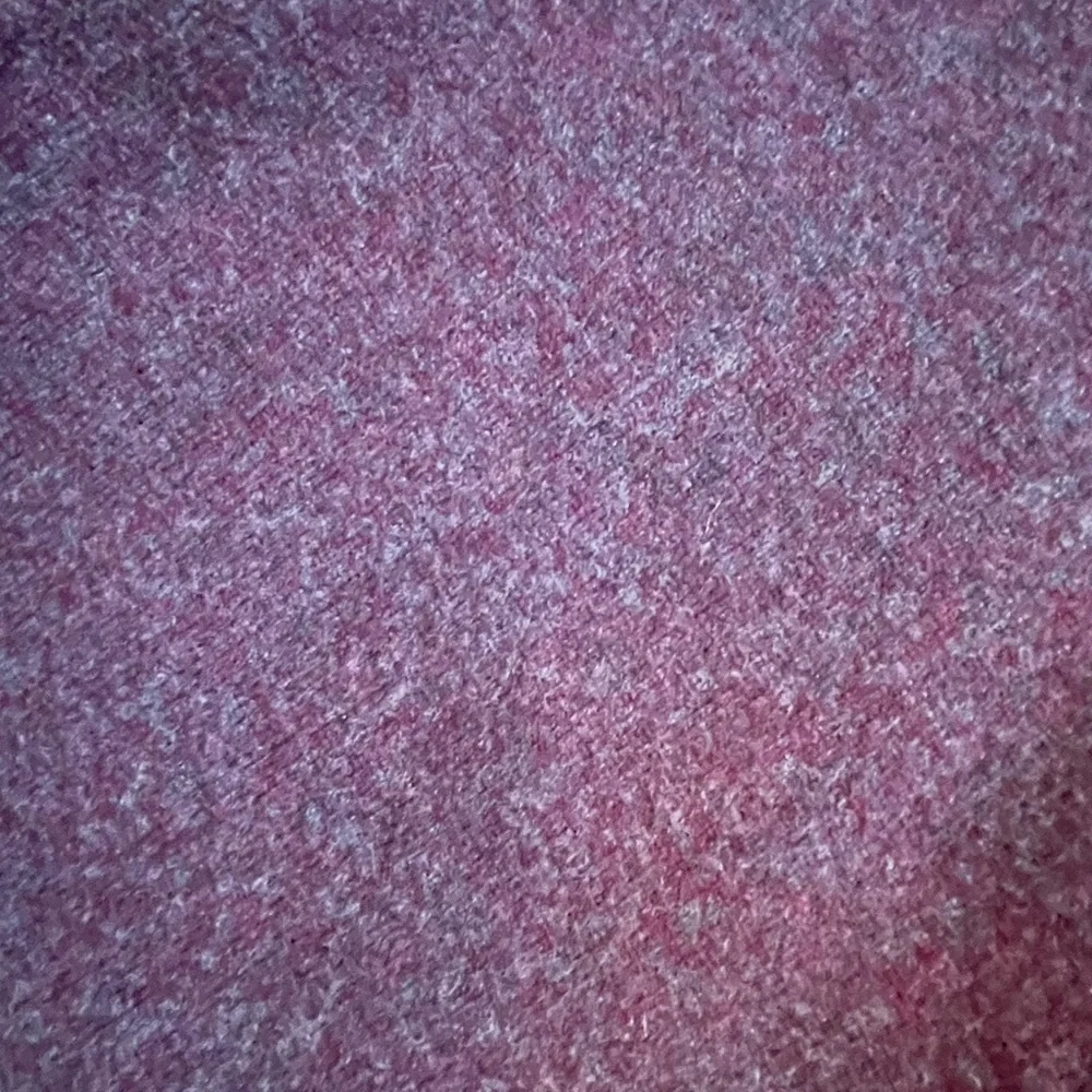 WHITE + WARREN Curved Rib Hem Crewneck Cashmere Sweater in Maroon/Purple/Magenta - Picture 4 of 10